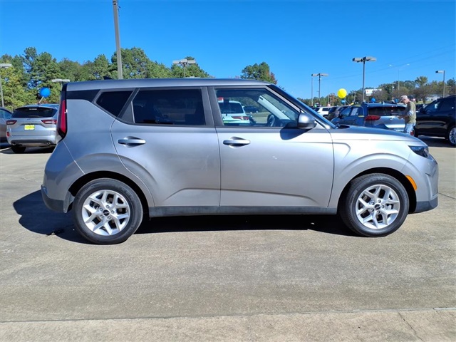 2024 Kia Soul LX photo 4