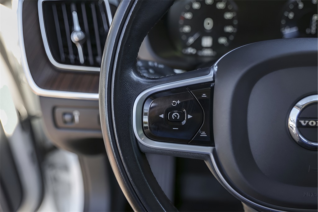 Used Car 2020 Volvo Xc60  T5 Inscription For Sale Under $25,000 In Austin, Texas