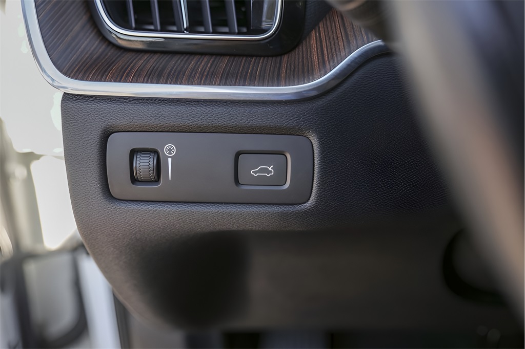 Used Car 2020 Volvo Xc60  T5 Inscription For Sale Under $25,000 In Austin, Texas