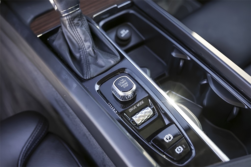 Used Car 2020 Volvo Xc60  T5 Inscription For Sale Under $25,000 In Austin, Texas