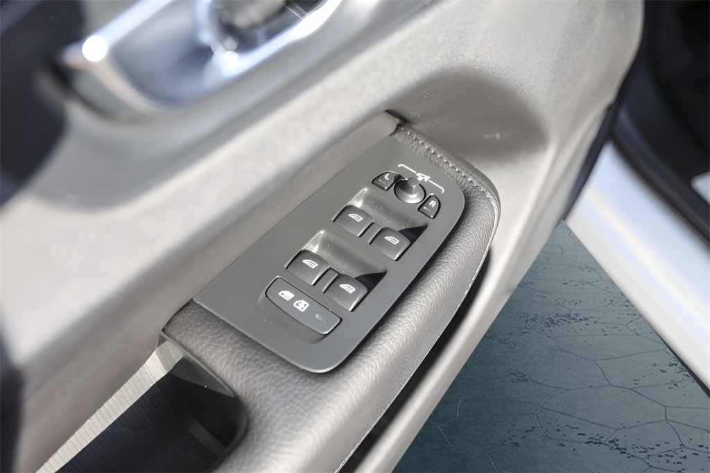 Used Car 2020 Volvo Xc60  T5 Inscription For Sale Under $25,000 In Austin, Texas