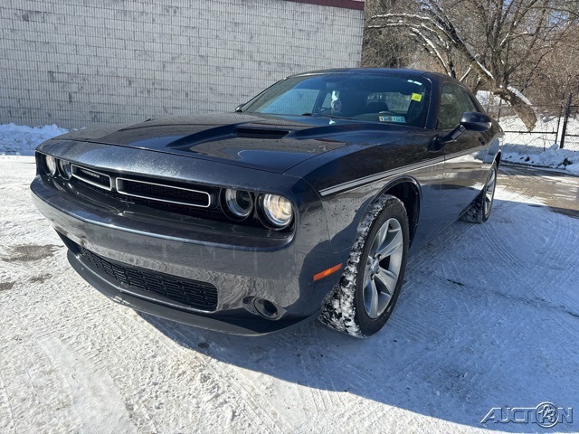 2016 Dodge Challenger SXT RWD