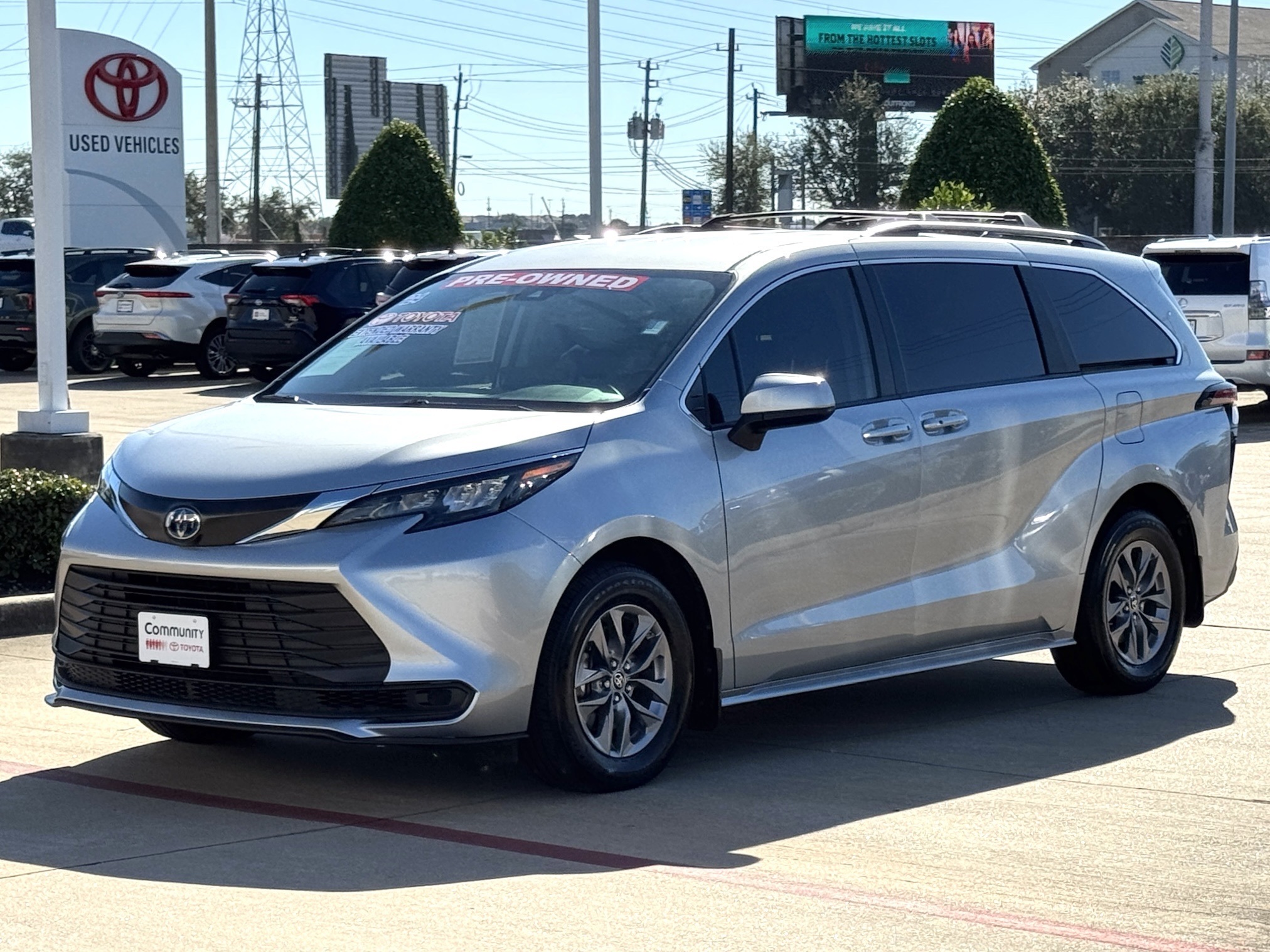 2024 Toyota Sienna LE  at Gullo Toyota