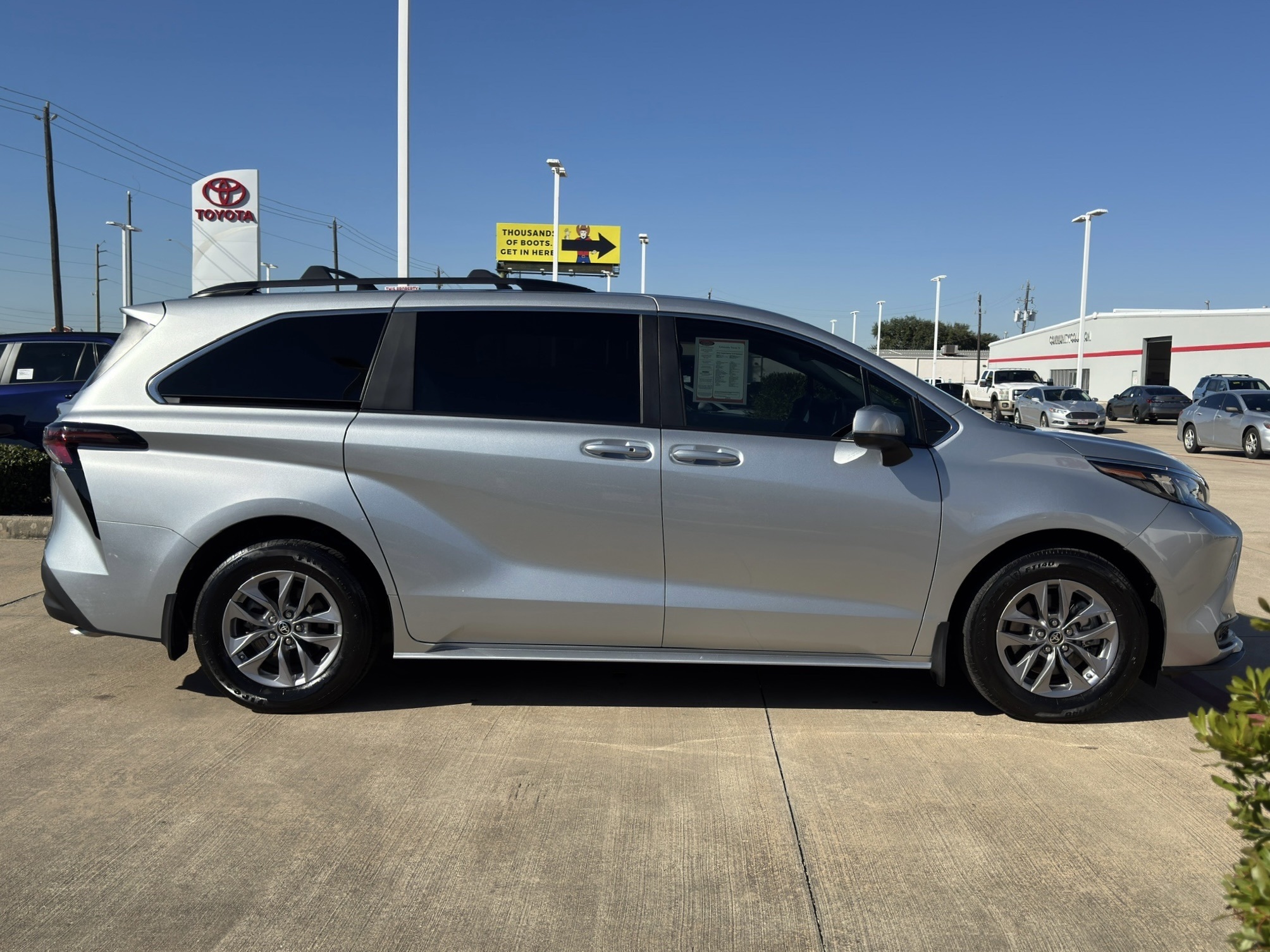 2024 Toyota Sienna LE  at Gullo Toyota