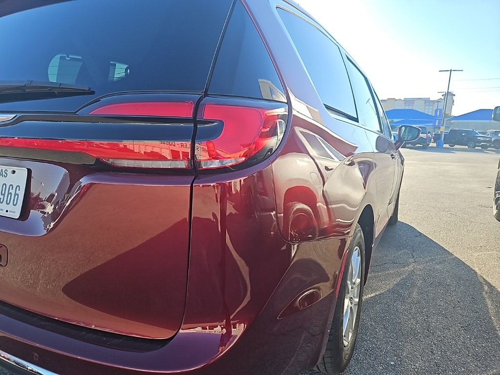 Used Car 2022 Chrysler Pacifica  Touring L For Sale Under $30,000 In San Marcos, Texas