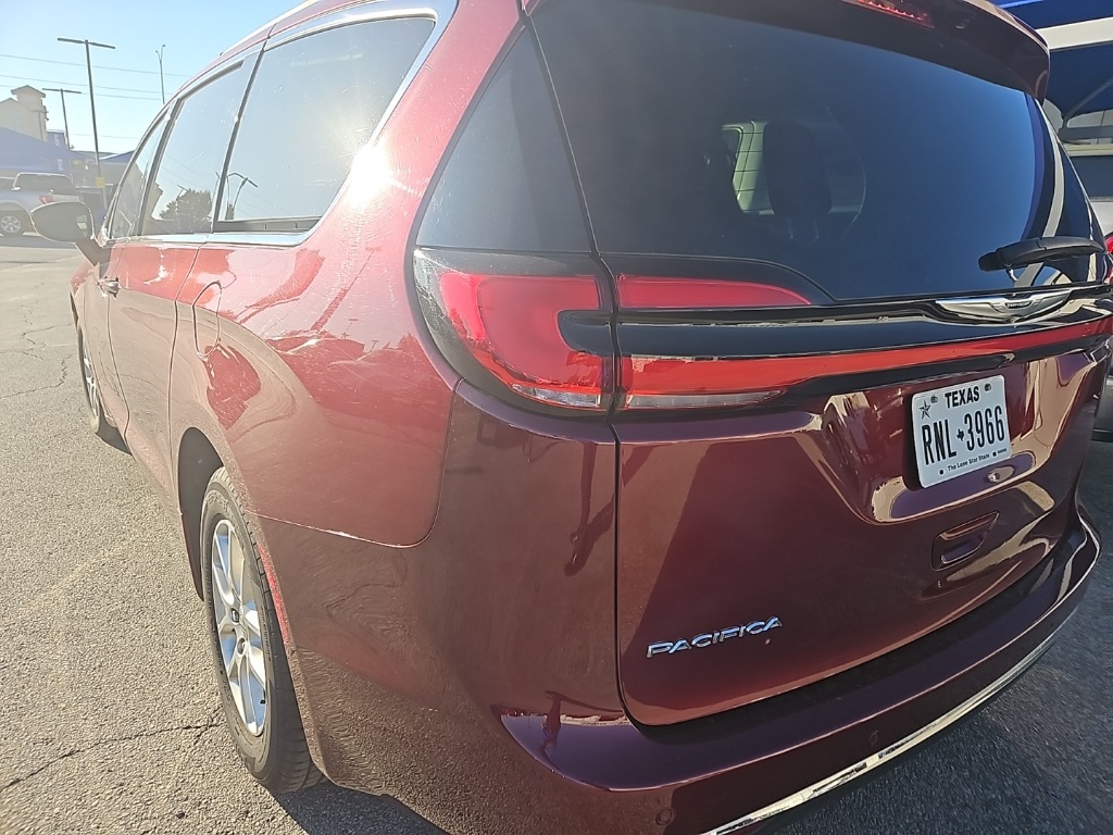 Used Car 2022 Chrysler Pacifica  Touring L For Sale Under $30,000 In San Marcos, Texas