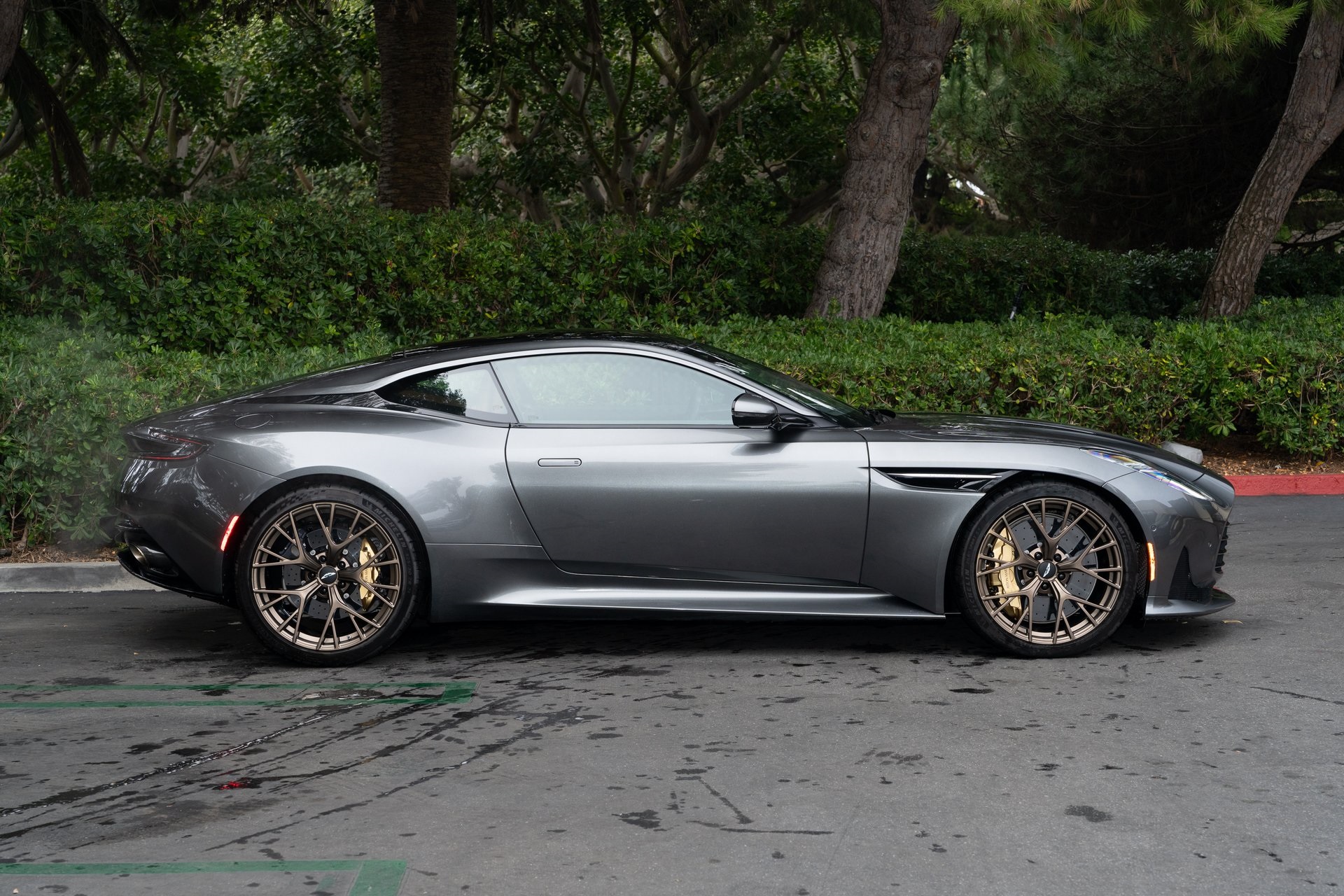 Aston Martin 2025 DB12 