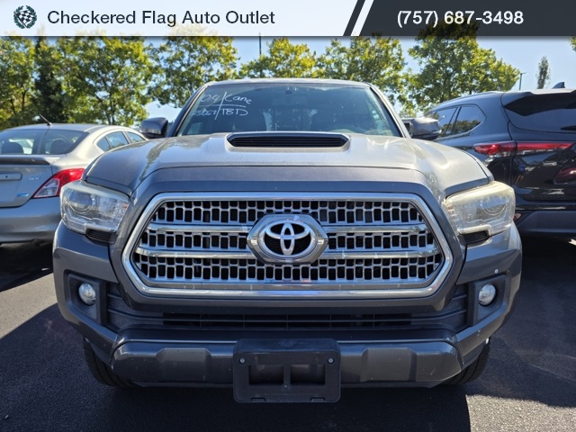 2017 Toyota Tacoma SR5 TRD Sport photo 2