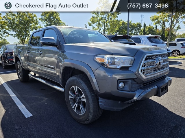 2017 Toyota Tacoma SR5 TRD Sport photo 3