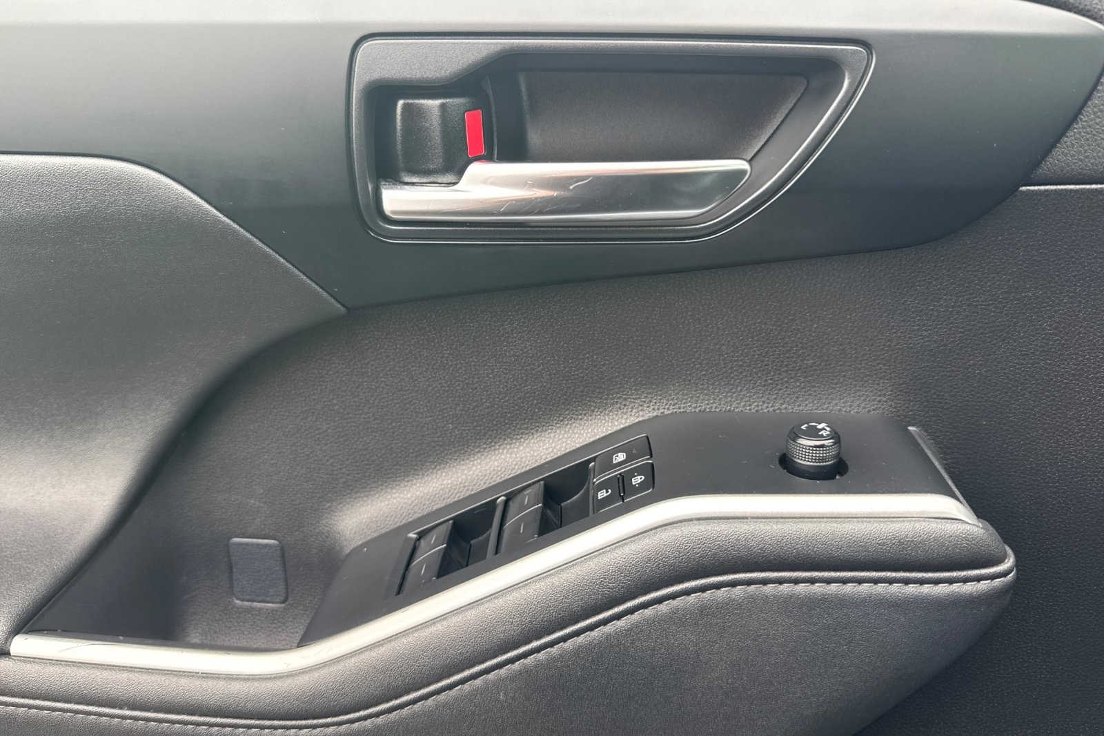 2024 Toyota Highlander XLE - Photo 13