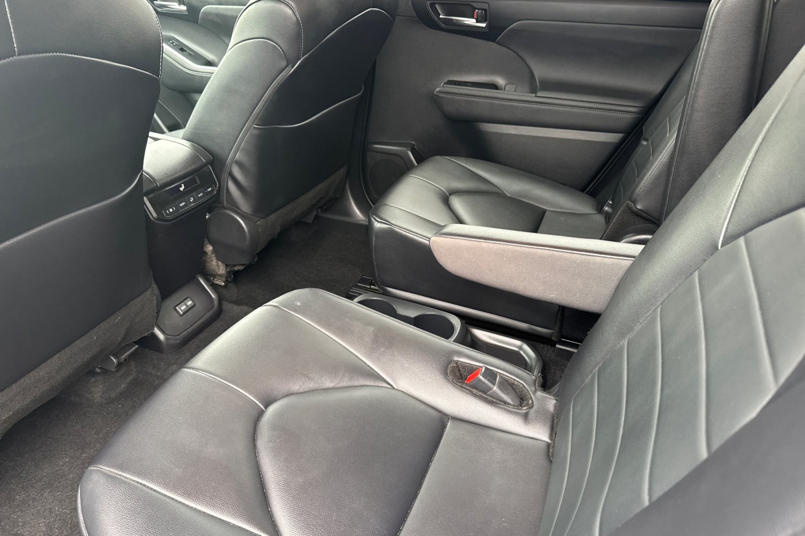 2024 Toyota Highlander XLE - Photo 14