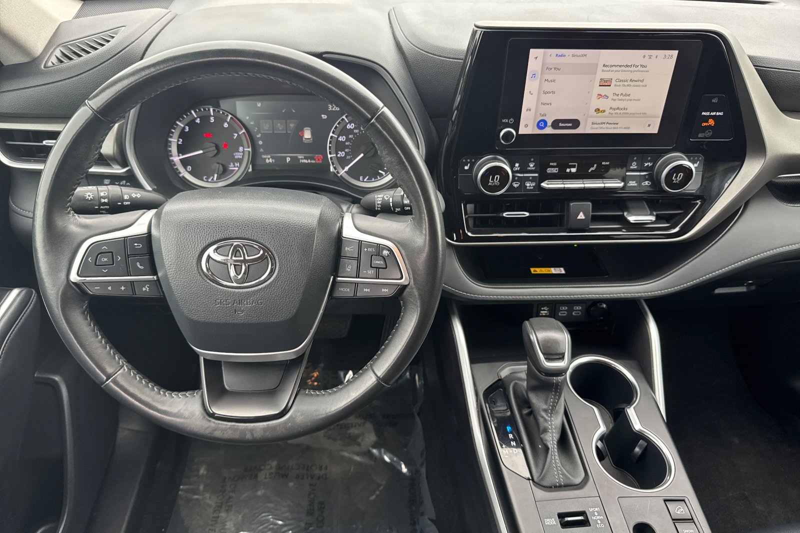 2024 Toyota Highlander XLE - Photo 16