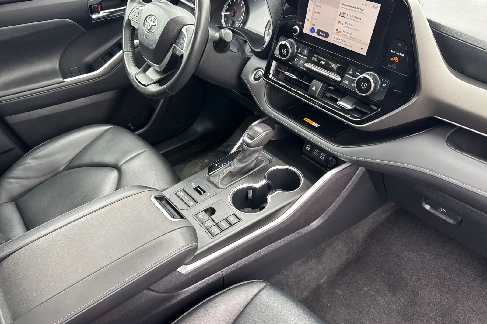 2024 Toyota Highlander XLE - Photo 19