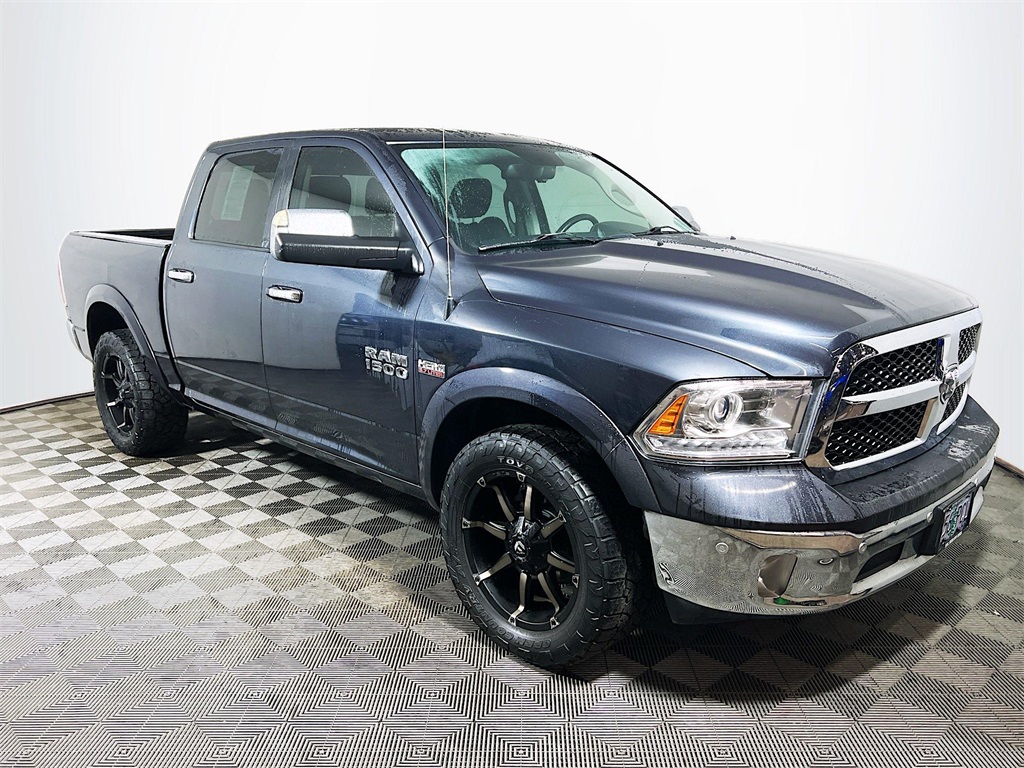 2017 RAM 1500 Laramie Crew Cab 4WD