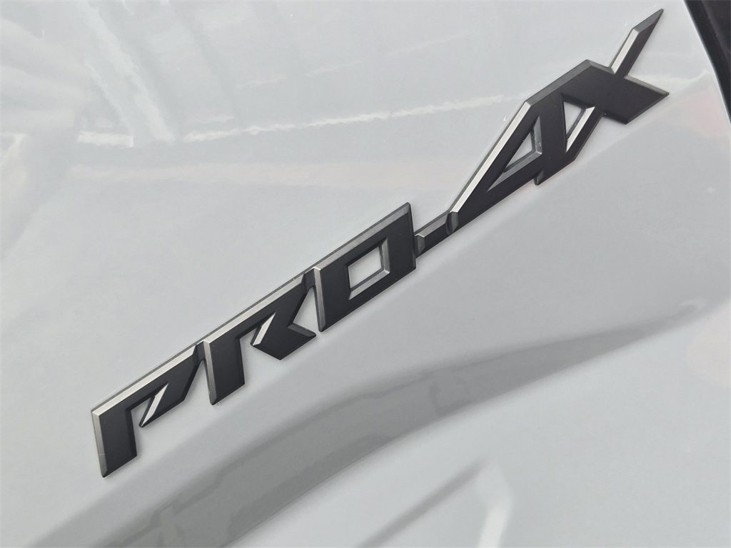 2023 Nissan Frontier PRO-4X - 10