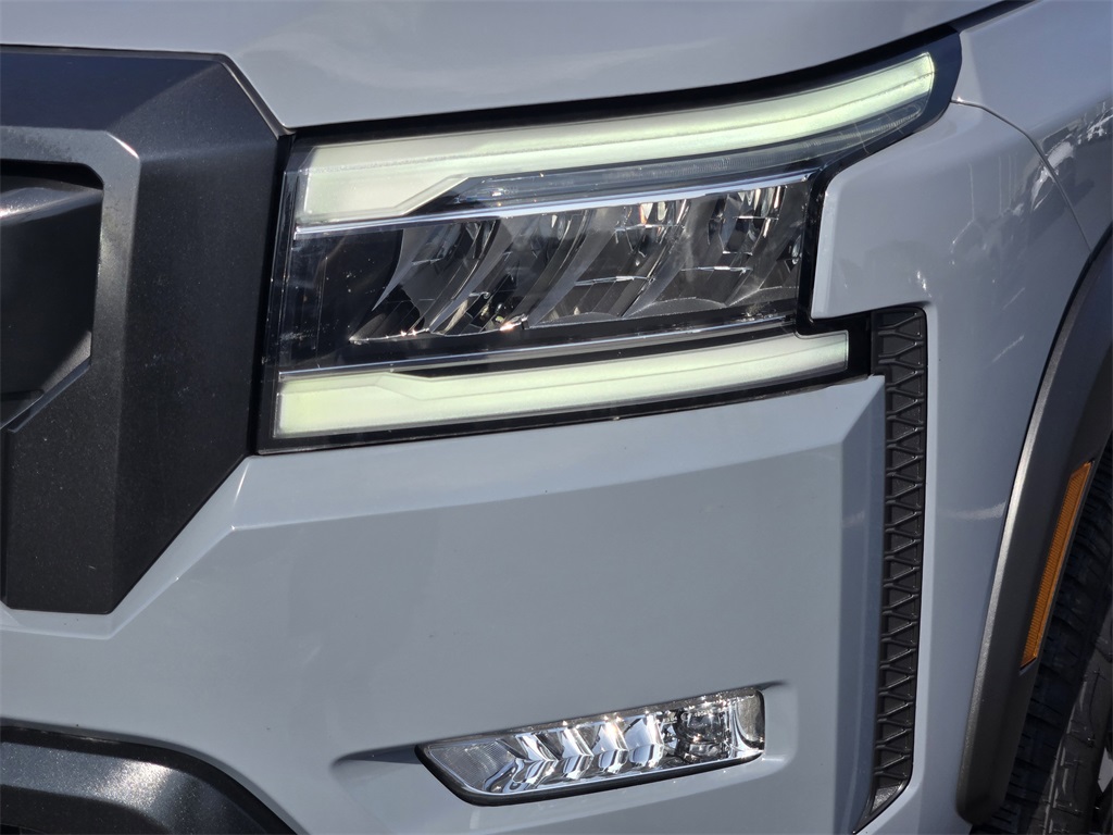 2023 Nissan Frontier PRO-4X - 8