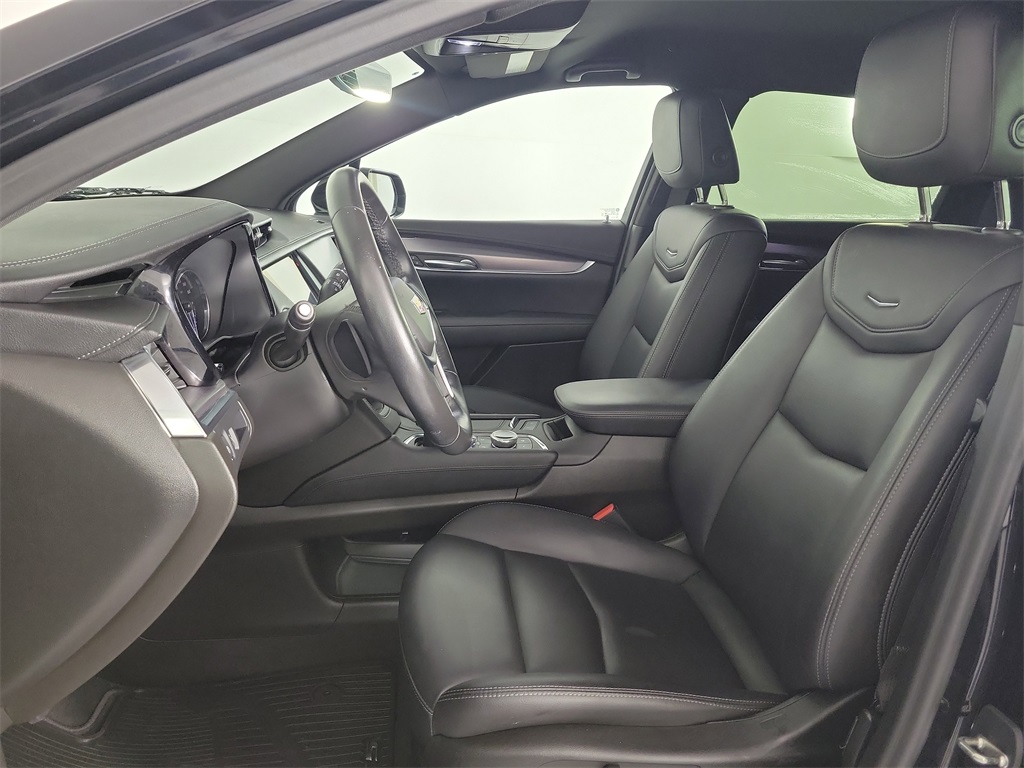 2023 Cadillac XT5 Luxury Black at Tom Peacock Cadillac