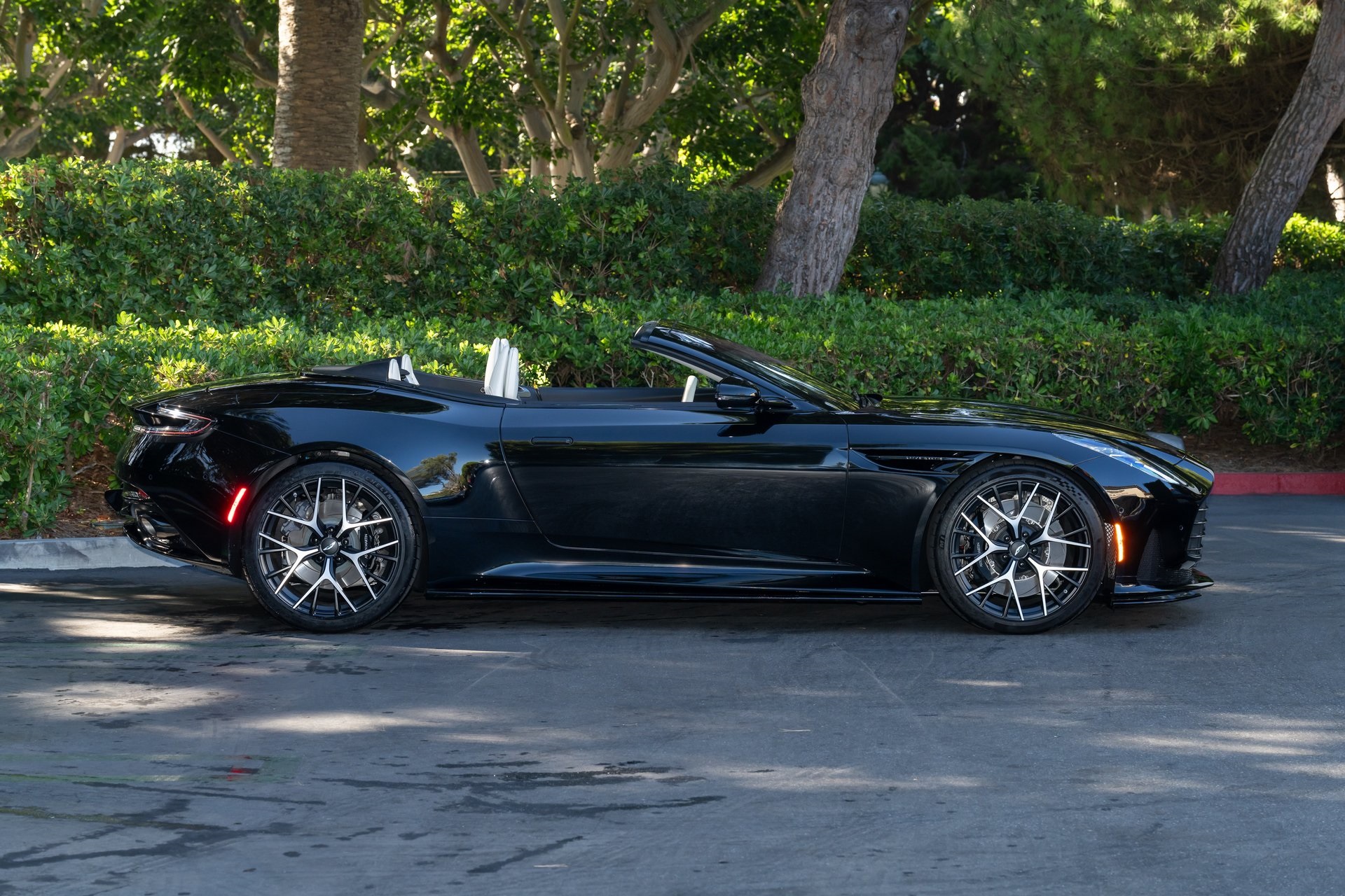 Aston Martin 2025 DB12 