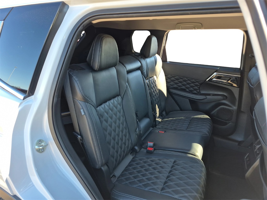 2022 Mitsubishi Outlander SEL White at Emmons Autoplex