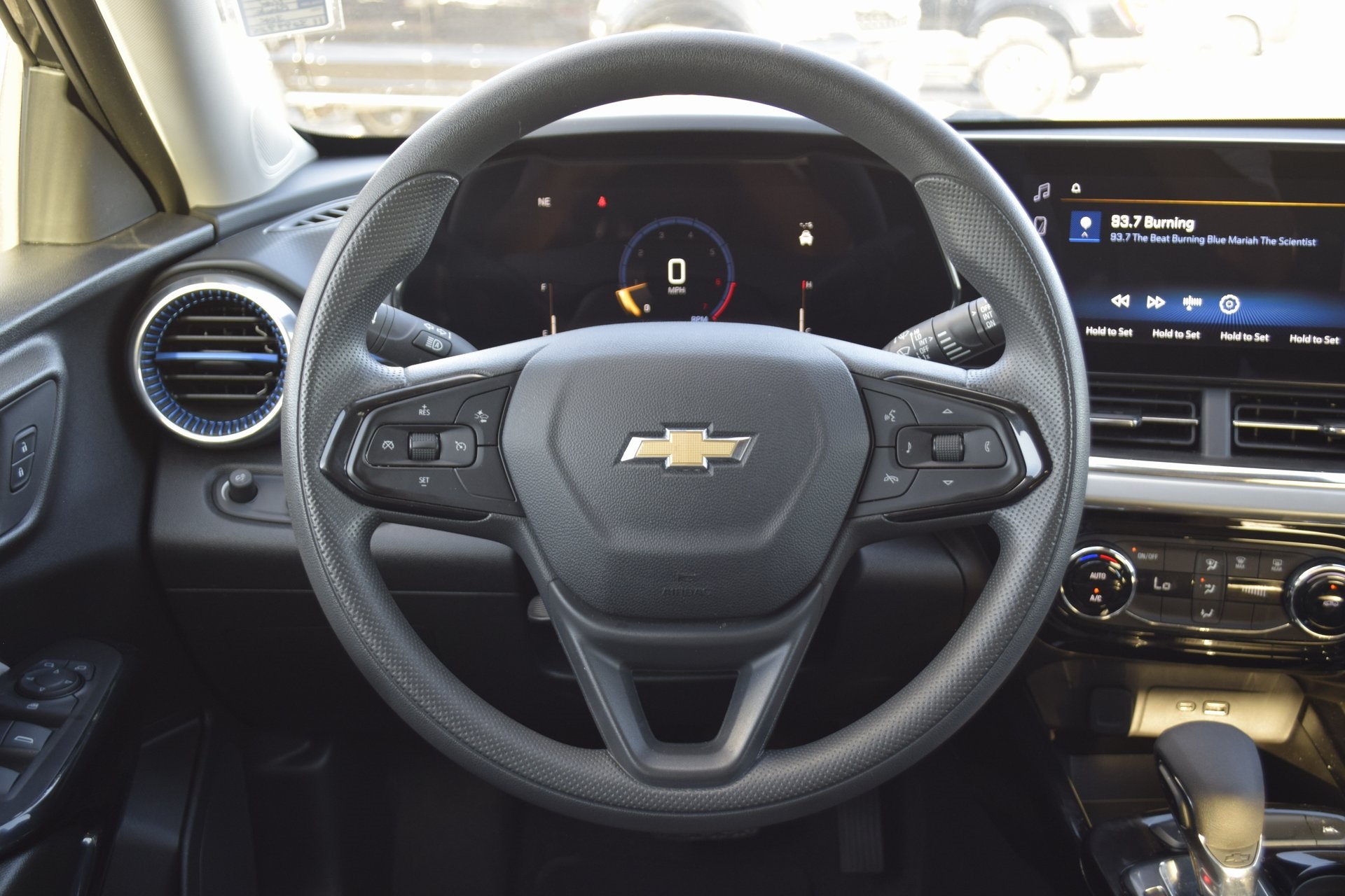 2025 Chevrolet Trax LT - 10