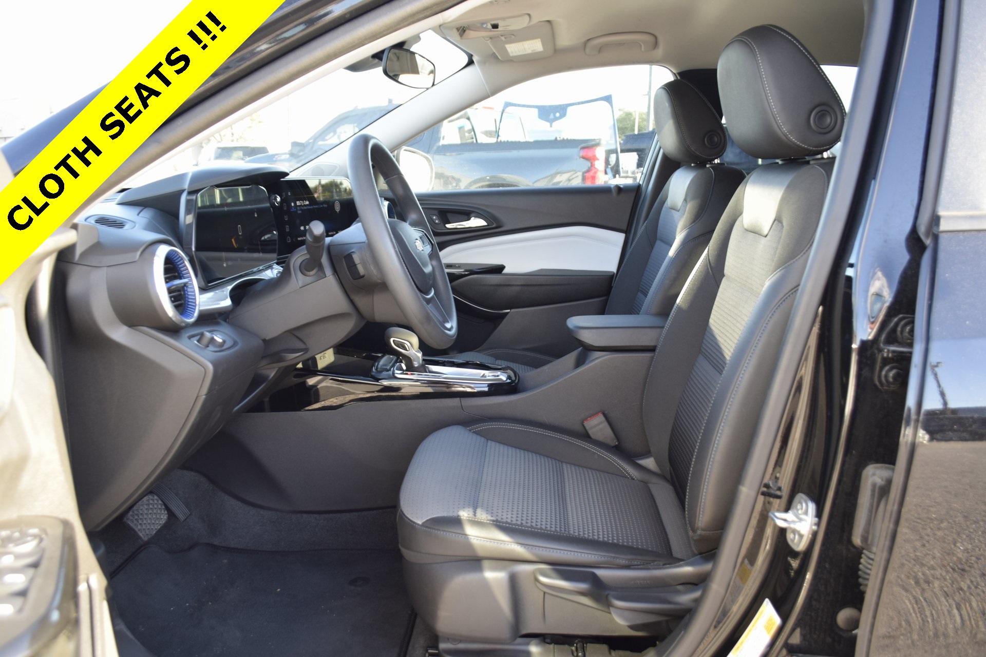 2025 Chevrolet Trax LT - 2