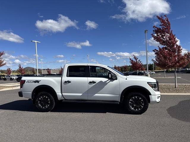 2021 Nissan Titan PRO-4X photo 2