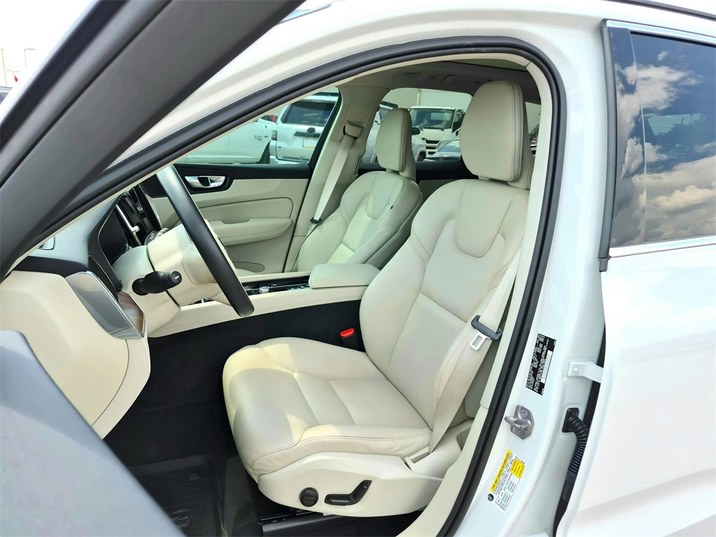 2022 Volvo XC60 B5 Momentum White at Ultimate Motorsports