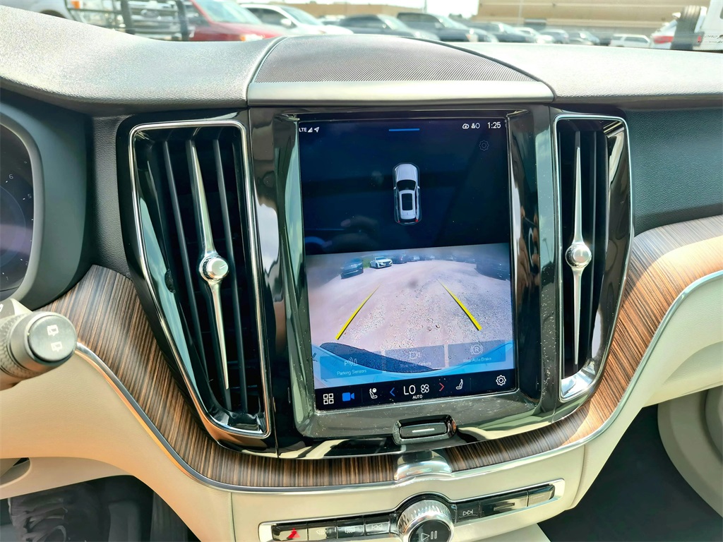 2022 Volvo XC60 B5 Momentum White at Ultimate Motorsports