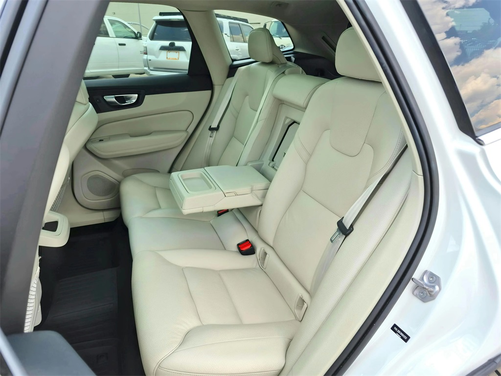 2022 Volvo XC60 B5 Momentum White at Ultimate Motorsports