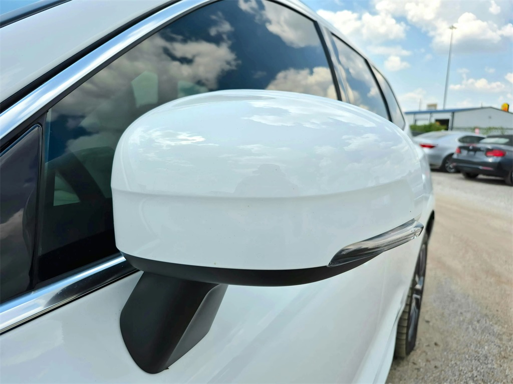 2022 Volvo XC60 B5 Momentum White at Ultimate Motorsports