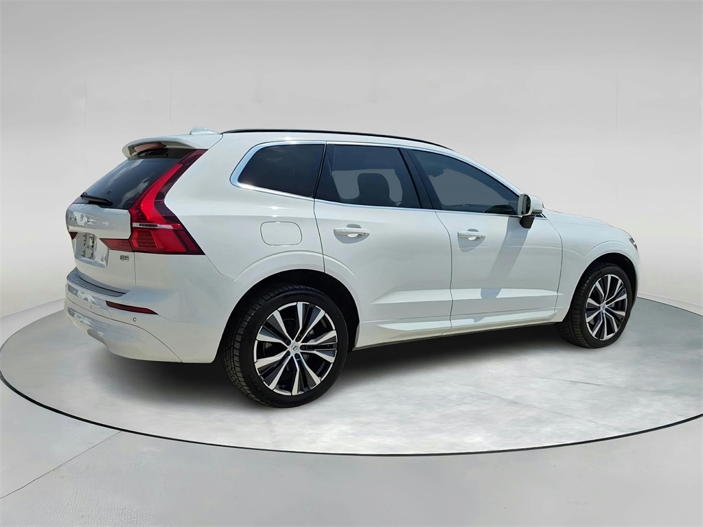 2022 Volvo XC60 B5 Momentum White at Ultimate Motorsports
