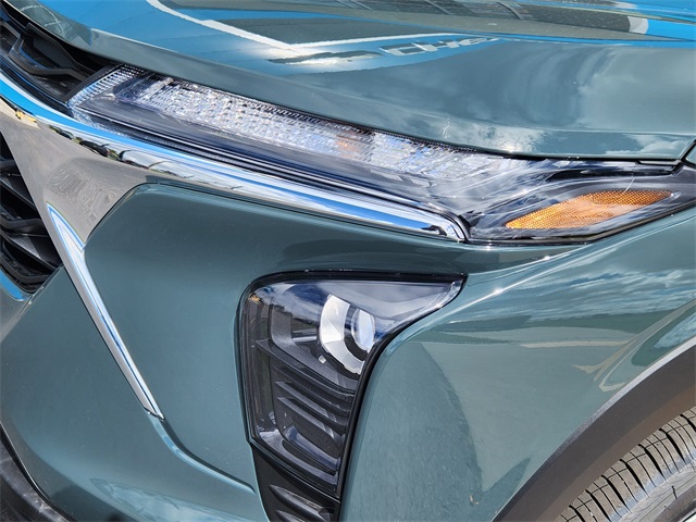 2025 Chevrolet Trax LS photo 10