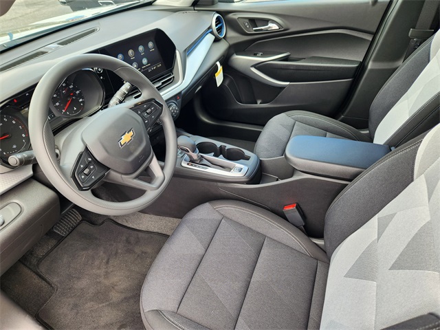 2025 Chevrolet Trax LS photo 18