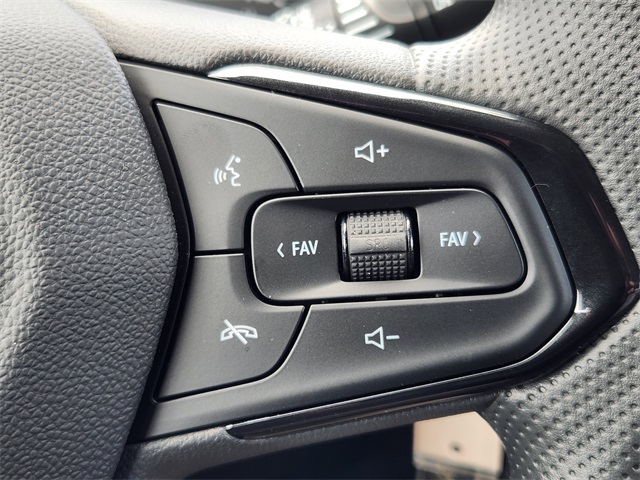 2025 Chevrolet Trax LS photo 24