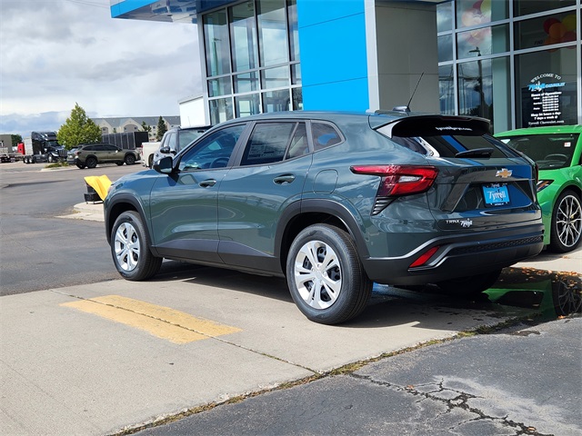 2025 Chevrolet Trax LS photo 3