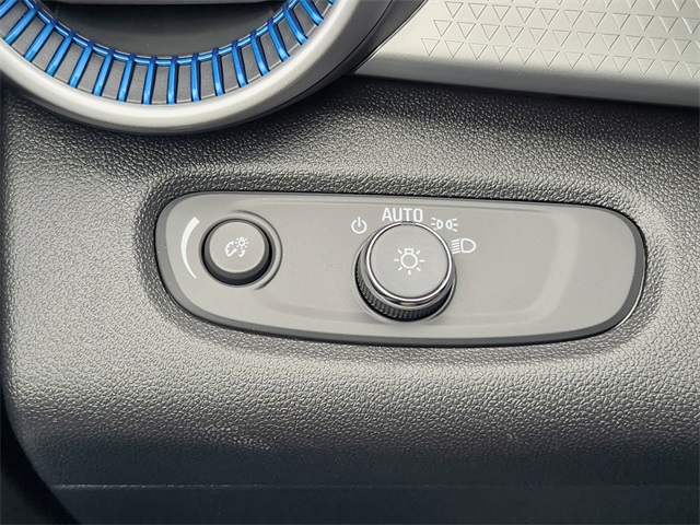2025 Chevrolet Trax LS photo 32
