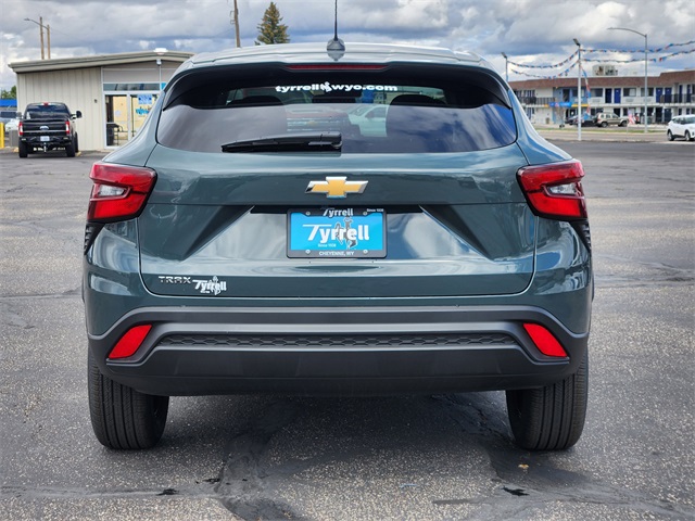 2025 Chevrolet Trax LS photo 4