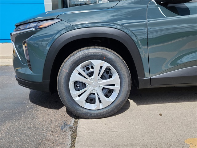 2025 Chevrolet Trax LS photo 8