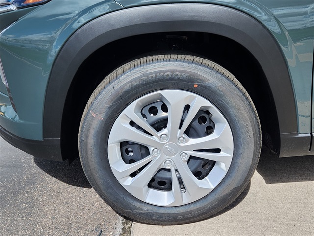 2025 Chevrolet Trax LS photo 9