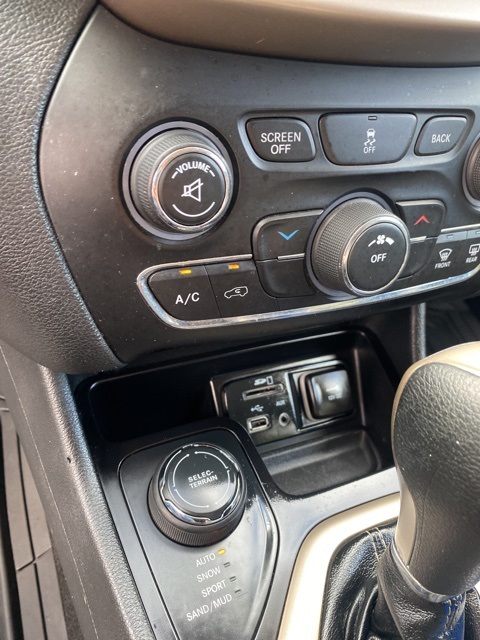 Used Car 2015 Jeep Cherokee  Latitude For Sale Under $10,000 In San Antonio, Texas