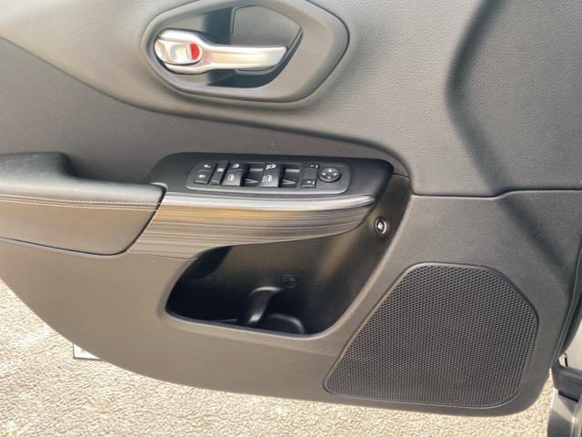 Used Car 2015 Jeep Cherokee  Latitude For Sale Under $10,000 In San Antonio, Texas