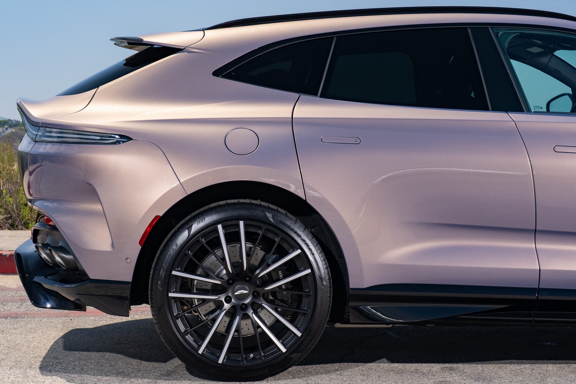 Aston Martin 2023 DBX 707