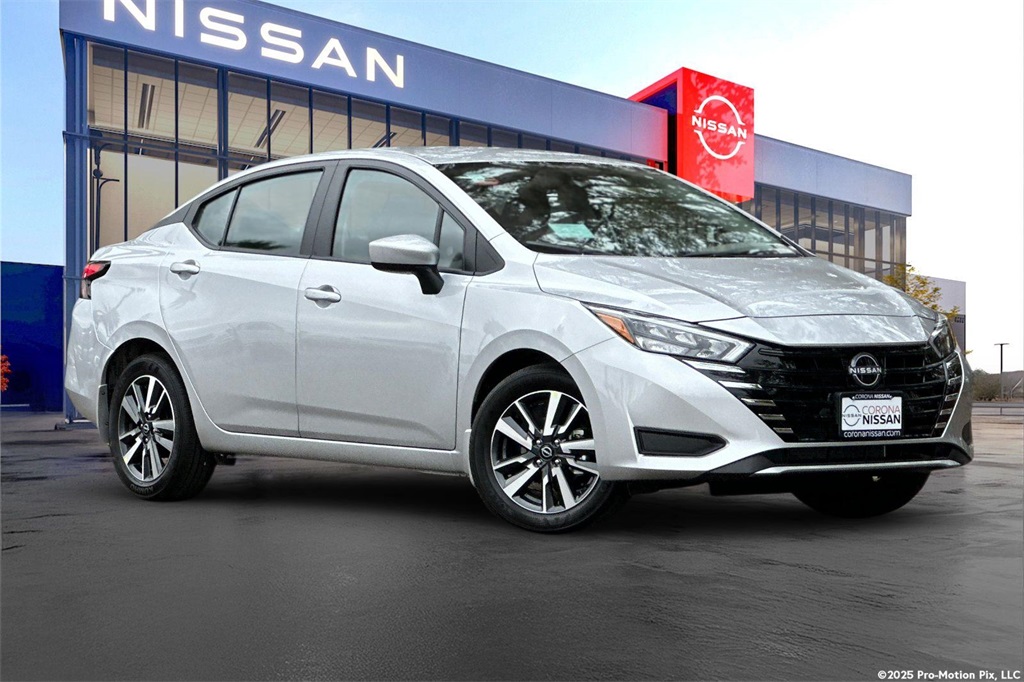 2025 Nissan Versa 1.6 SV photo 2