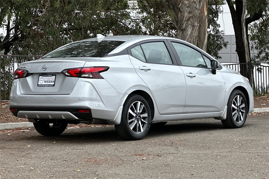 2025 Nissan Versa 1.6 SV photo 4