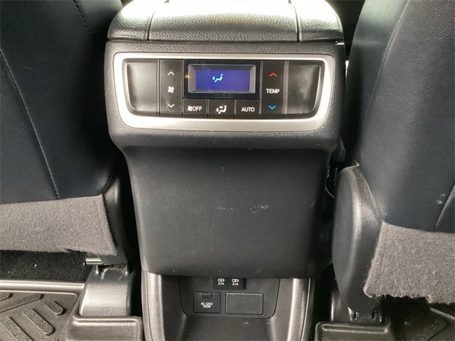 Used Car 2018 Toyota Highlander  Se For Sale Under $25,000 In San Antonio, Texas