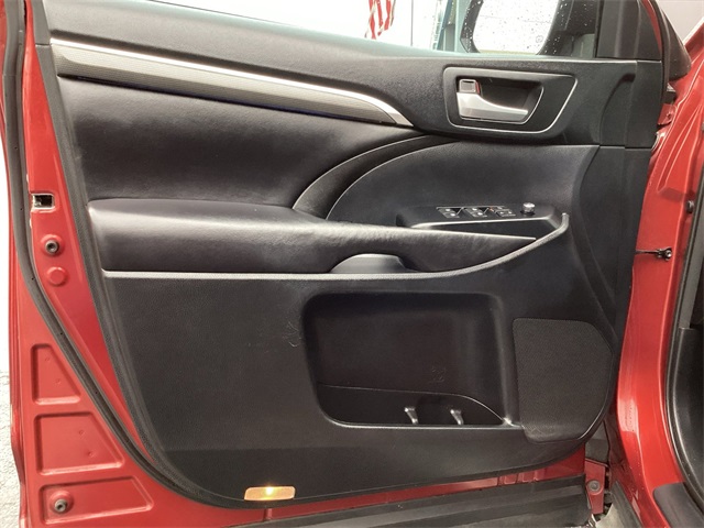 Used Car 2018 Toyota Highlander  Se For Sale Under $25,000 In San Antonio, Texas