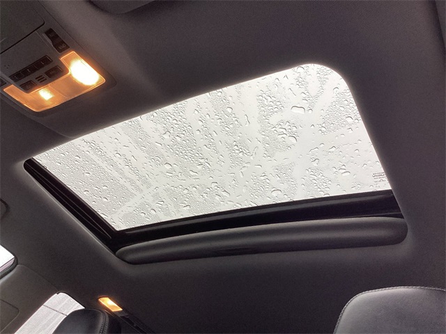 Used Car 2018 Toyota Highlander  Se For Sale Under $25,000 In San Antonio, Texas