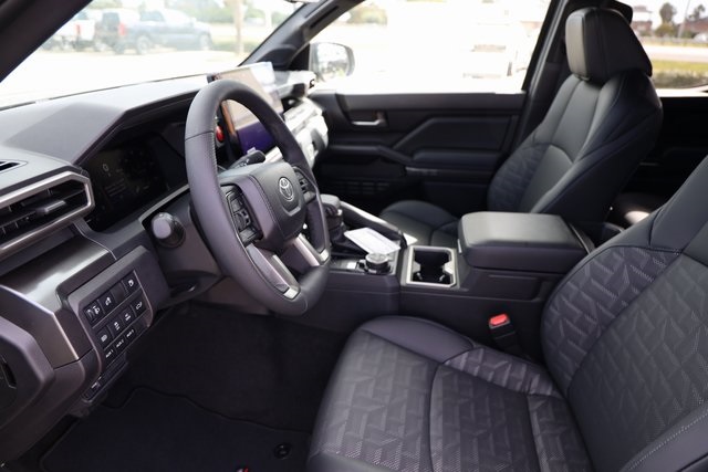 2025 Toyota Tacoma Hybrid TRD Off Road - 9