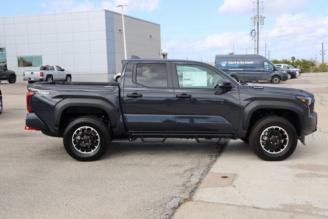 2025 Toyota Tacoma Hybrid TRD Off Road - 3
