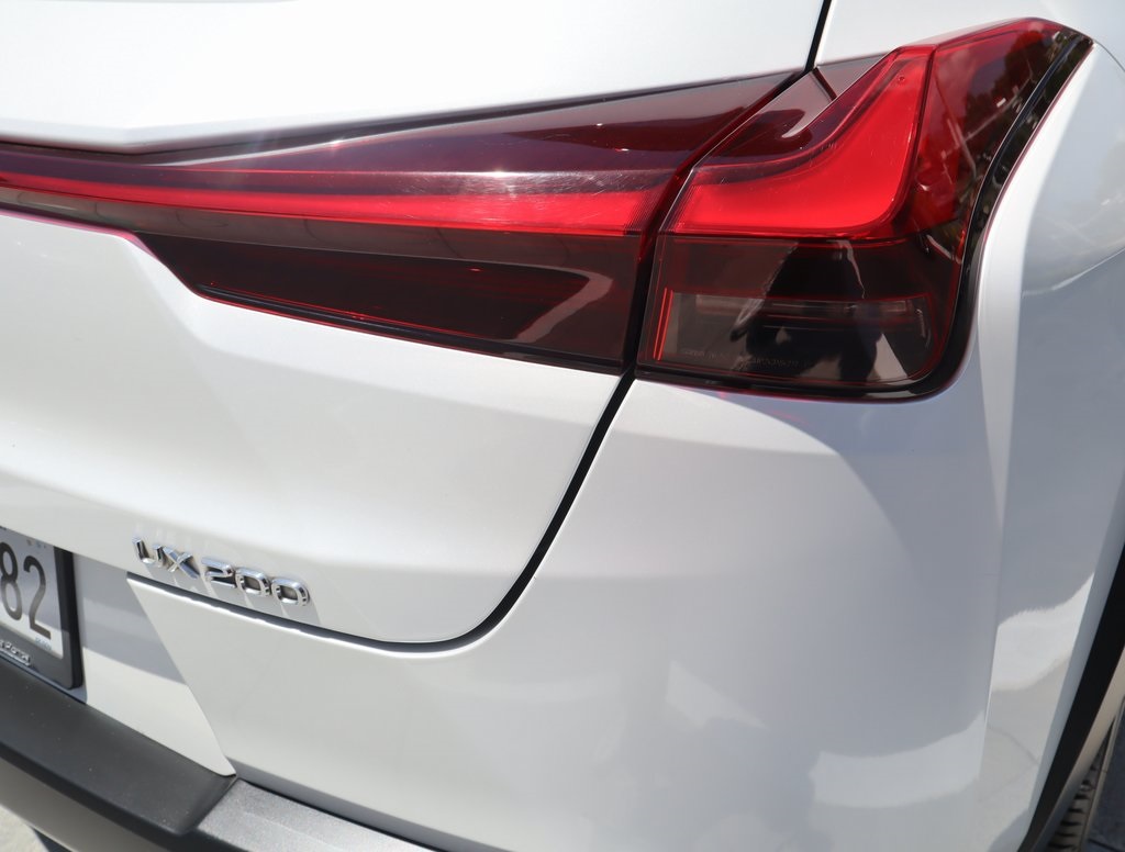 Thumbnail: 2020 Lexus UX - 17